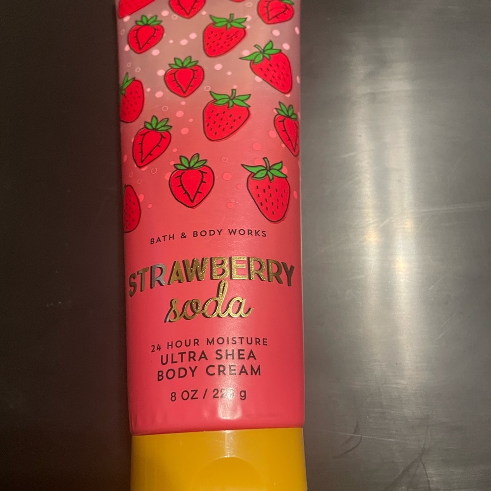 Bath & Body Works Strawberry Soda Body Cream - Pink